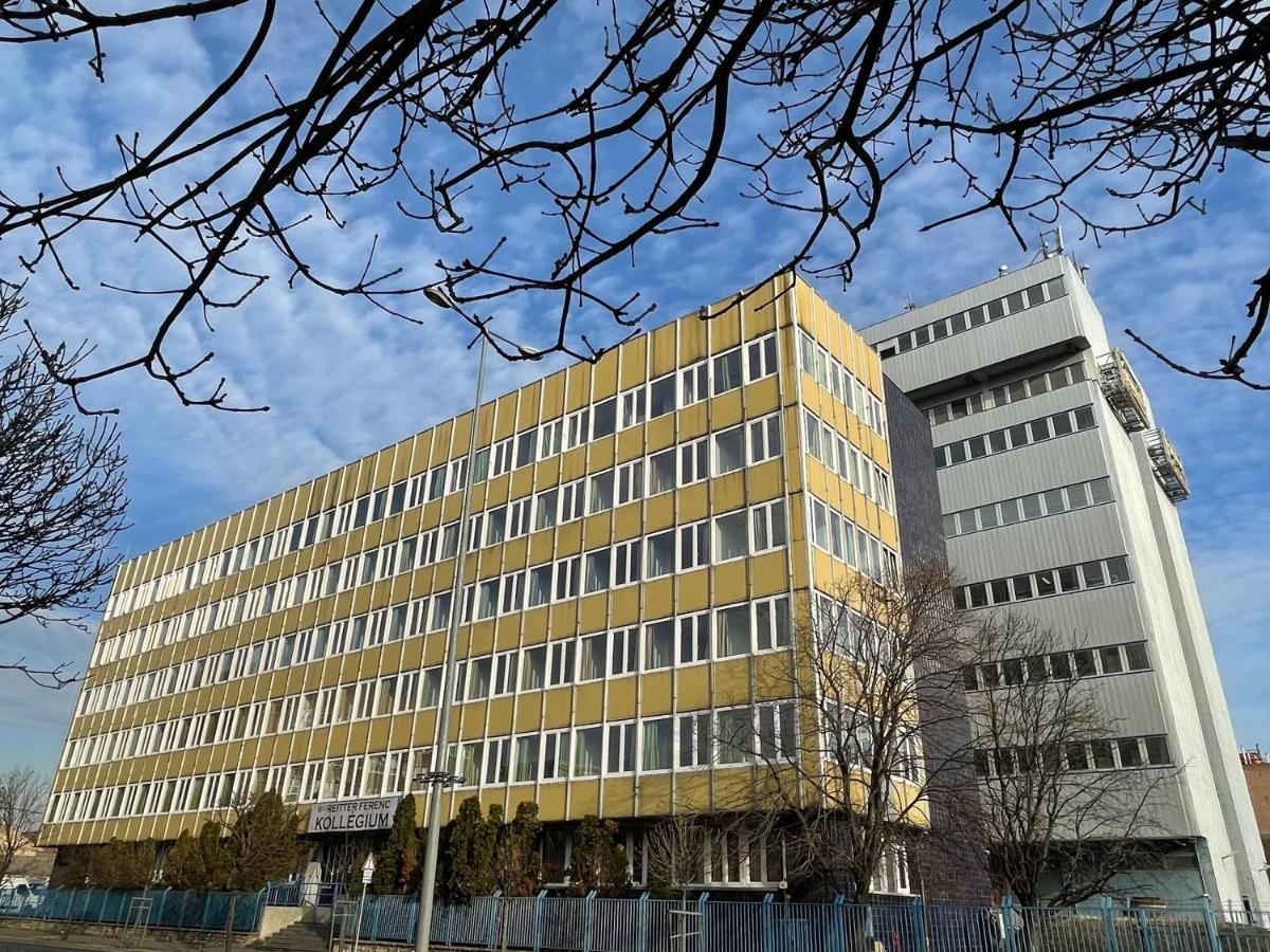 The College Group Hostel ブダペスト エクステリア 写真